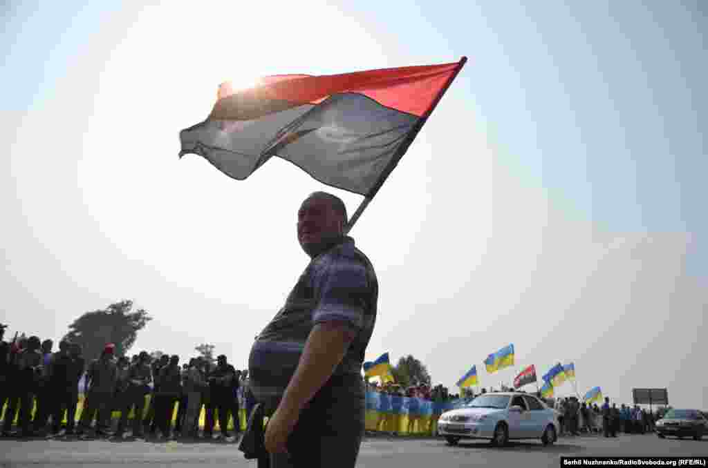 Хресну ходу зустрічали близько 200 активістів