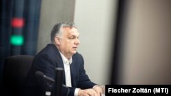 За словами прем’єр-міністра, починаючи з наступного тижня, ті, хто був вакцинований, зможуть відвідувати готелі, ресторани, театри, кінотеатри, спортзали