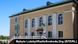 Отстроенная красногоровская школа