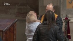 Львів’яни продовжують відвідувати храми у час карантину – відео Львів’яни продовжують відвідувати храми у час карантину – відео