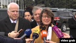 Джон Маккейн, Линдси Грэм и Эми Клобушар прибыли в Тбилиси 