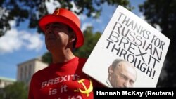 Плакат із зображенням Володимира Путіна на демонстрації проти Brexit у Лондоні 21 липня 2020 року