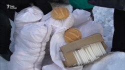 Хлібина і дві свічки. В Авдіївці радіють будь-якій допомозі (відео) Хлібина і дві свічки. В Авдіївці радіють будь-якій допомозі (відео)