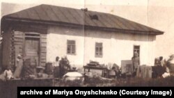 Розкуркулення і виселення з хати. І родинного архіву родини Онищенків. Бахмач, Чернігівщина.