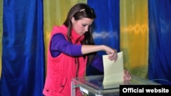 Під час голосування на одній з виборчих дільниць в Україні