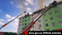 Пожежа розповсюдилась на 4, 5 поверхи та покрівлю.