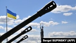 Більше від половини опитаних українців сказали, що втратили на війні знайомих або родичів