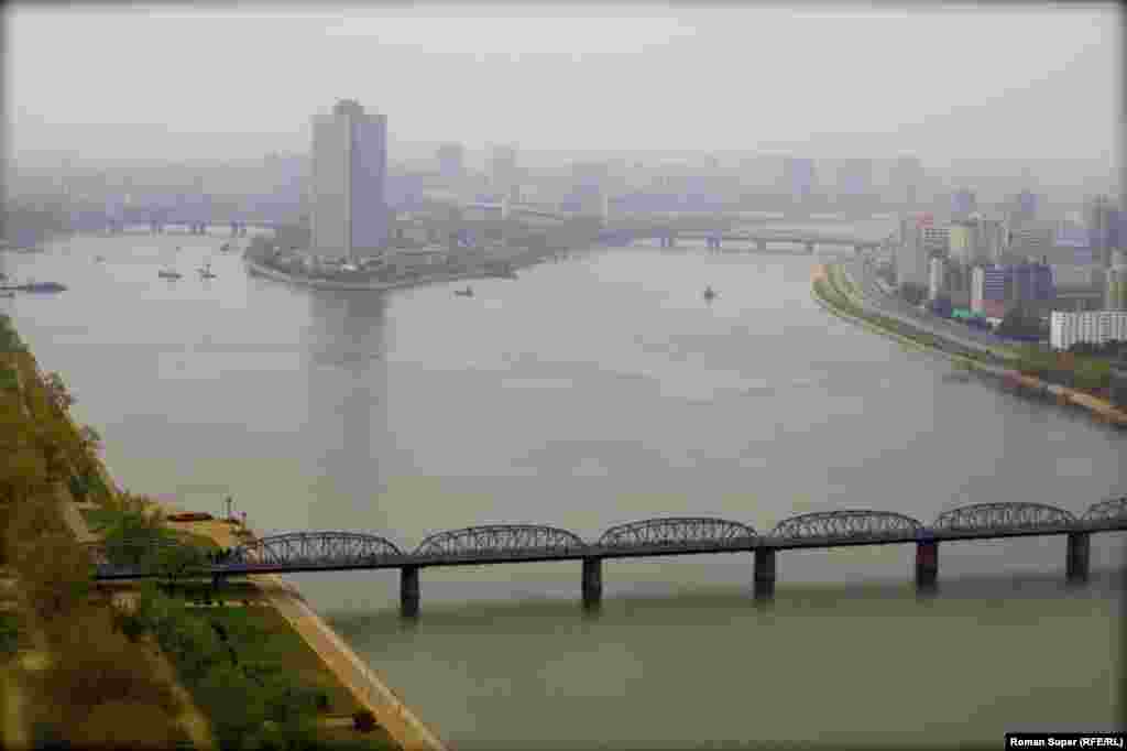 Главная река Пхеньяна – Тэдон. Рыбы нет. Купаться нельзя