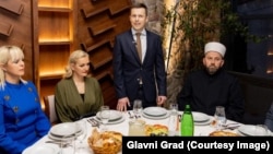 Gradonačelnik Podgorice Saša Mujović se na iftaru zahvalio Islamskoj zajednici koja je, kako je kazao, uvijek iskazivala lojalnost prema Podgorici i Crnoj Gori, mart 2025.