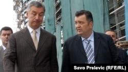 Milo Đukanović i Duško Knežević na gradilištu u Podgorici, septembar 2010.