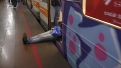 Антиурядові протести в Єревані: блокування доріг, мостів та метро (відео) Антиурядові протести в Єревані: блокування доріг, мостів та метро (відео)