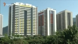 Забитые туалеты и запах газа: почему спортсмены съезжают из Олимпийской деревни в Рио (видео) Забитые туалеты и запах газа: почему спортсмены съезжают из Олимпийской деревни в Рио (видео)