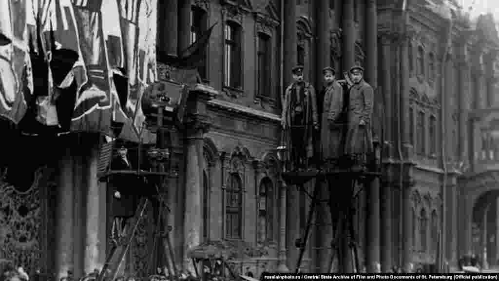 Празднование Первомая (в СССР – День трудящихся) на Дворцовой площади, 1 мая 1918