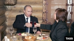 Владимир и Людмила Путина в ресторане "Ермак", 2 декабря 2007