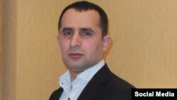 Державна міграційна служба Азербайджану повідомила 15 грудня, що Україна депортувала в Азербайджан блогера Ельвіна Ісаєва, і що на підставі рішення суду в Баку Ісаєва 14 грудня арештували