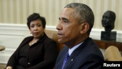 Генеральный прокурор США Лоретта Линч слушает выступление президента Обамы в Белом доме