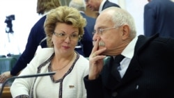 Лицом к событию. Законы Путину диктует американский блогер Лицом к событию. Законы Путину диктует американский блогер