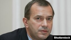 Один із братів Клюєвих, Андрій, колишній перший віцепрем'єр в уряді Миколи Азарова