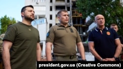 Президент України Володимир Зеленський, колишній голова Одеської обласної військової адміністрації Максим Марченко і мер Одеси Геннадій Труханов 18 червня 2022 року