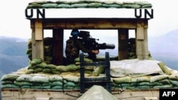 UN vojnik holandskog bataljona u bazi u Potočarima 11. jula 1995.