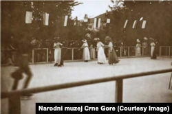 Princeza u dnevnicima piše o igranju golfa, tenisa, klizanju i vožnji rošula na Cetinju.