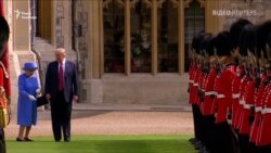Трамп збентежив королеву Єлизавету II різкою зупинкою під час обходу королівської варти Трамп збентежив королеву Єлизавету II різкою зупинкою під час обходу королівської варти