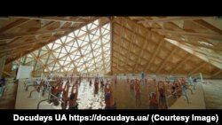 Кадр із документального фільму «Санаторій»