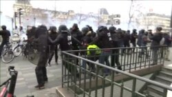 Протести «жовтих жилетів»: водомети та сльозогінний газ (відео) Протести «жовтих жилетів»: водомети та сльозогінний газ (відео)