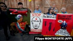 Під час акції навпроти російського посольства в Італії. Рим, 13 жовтня 2022 року
