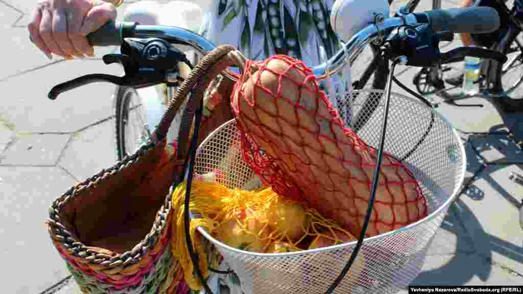 &laquo;Велосипед &ndash; це здоров&rsquo;я&raquo;, &ndash; стверджує учасниця велопробігу Христина. &laquo;Велосипед дає певне заспокоєння: коли їдеш &ndash; ти просто вільний, ти не стоїш у пробці, тебе не підганяють&raquo;