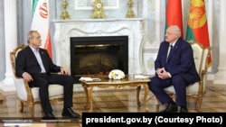 Олександр Лукашенко зустрівся з президентом Ірану Массудом Пезешкіаном у Мінську 20 серпня 2025 року