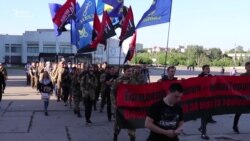 Із фаєрами та димовими шашками у Сумах провели «Марш Героїв» – відео Із фаєрами та димовими шашками у Сумах провели «Марш Героїв» – відео