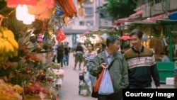 ЛГБТ кинофестиваль "Бок о бок" 2020. Кадр из фильма "Поцелуй в сумерках"