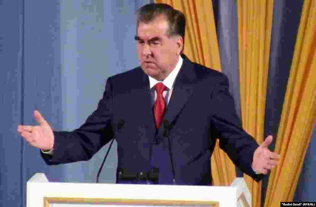 "Дар кисаам дигар кадр намонд..."