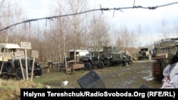 Можна ознайомитися з автентичною зброєю, одностроями різних військ, військовою технікою, а ще побувати у криївці Української повстанської армії