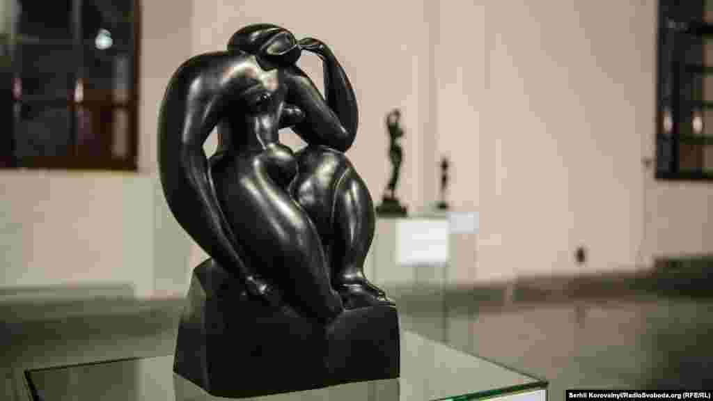  Робота українського майстра Олександра Архипенко «Жінка, що сидить»