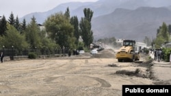 Нарын шаарындагы салынып жаткан жолдор.