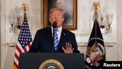 Американське видання BuzzFeed повідомляло, що Дональд Трамп під час зустрічі лідерів «Групи семи» в Канаді заявив, що Крим є російським