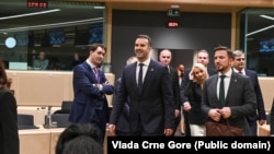 Premijer Milojko Spajić sa saradnicima na međuvladinoj konferenciji Crne Gore i EU u Briselu, decembar 2024.