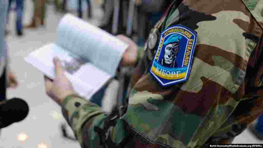 «Кіборг» гортає щойно презентовану книгу