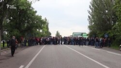 Шахтарі перекрили дорогу на Донеччині Шахтарі перекрили дорогу на Донеччині