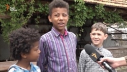 Волонтер: усі родини, які всиновили дітей – для мене герої (відео) Волонтер: усі родини, які всиновили дітей – для мене герої (відео)