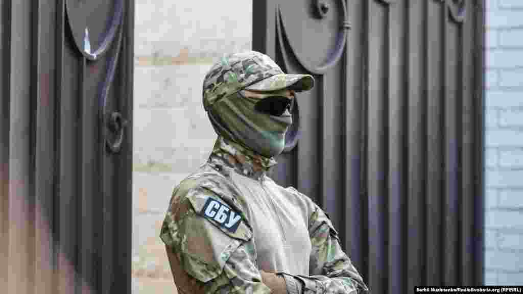 Також обшуки проводили в офісі партії «Опозиційна платформа – За життя»