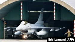 Бельгийский F-16 на авиабазе во Флорене, 2014 год