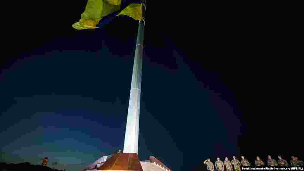 Проект по установке флагштока и флага – благотворительный. Реализован на средства меценатов