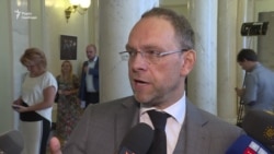 Власенко: Порошенко тримається за владу «руками і ногами» Власенко: Порошенко тримається за владу «руками і ногами»