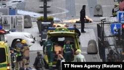 На месте террористического нападения (Стокгольм, 7 апреля 2017 г.)