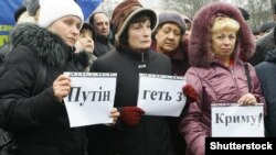 Під час акції проти агресії Росії щодо України за два дні до так званого «референдуму» в окупованому Криму. Хмельницький, 2 березня 2014 року