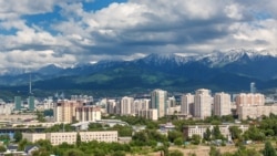 Далеко от Москвы. Казахская киностудия: от "Ивана Грозного" до "Иглы" Далеко от Москвы. Казахская киностудия: от "Ивана Грозного" до "Иглы"