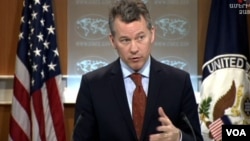 На снимке: представитель Госдепартамента Джефф Ратке